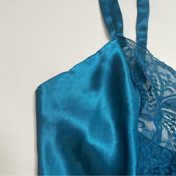 VINTAGE VICTORIA’S SECRET teal slip with high slit - Picture 6 of 9